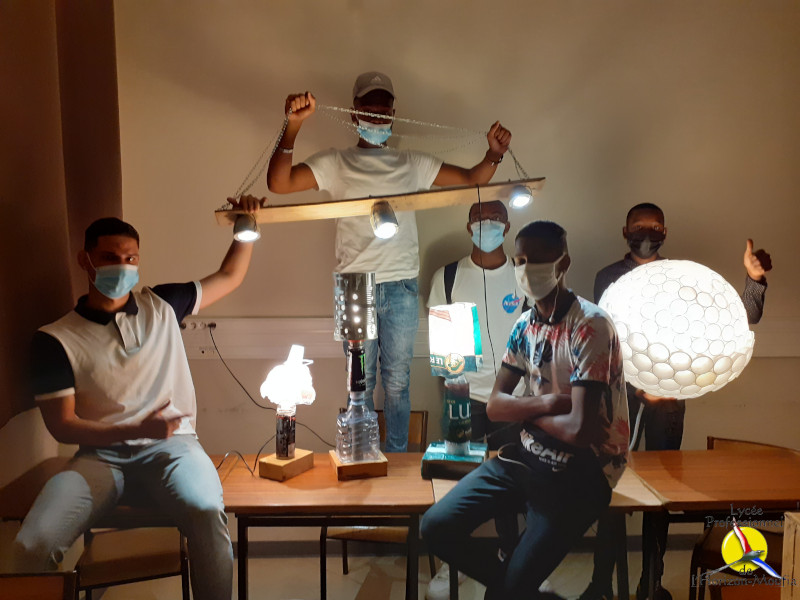 LAMPES +ELEVES